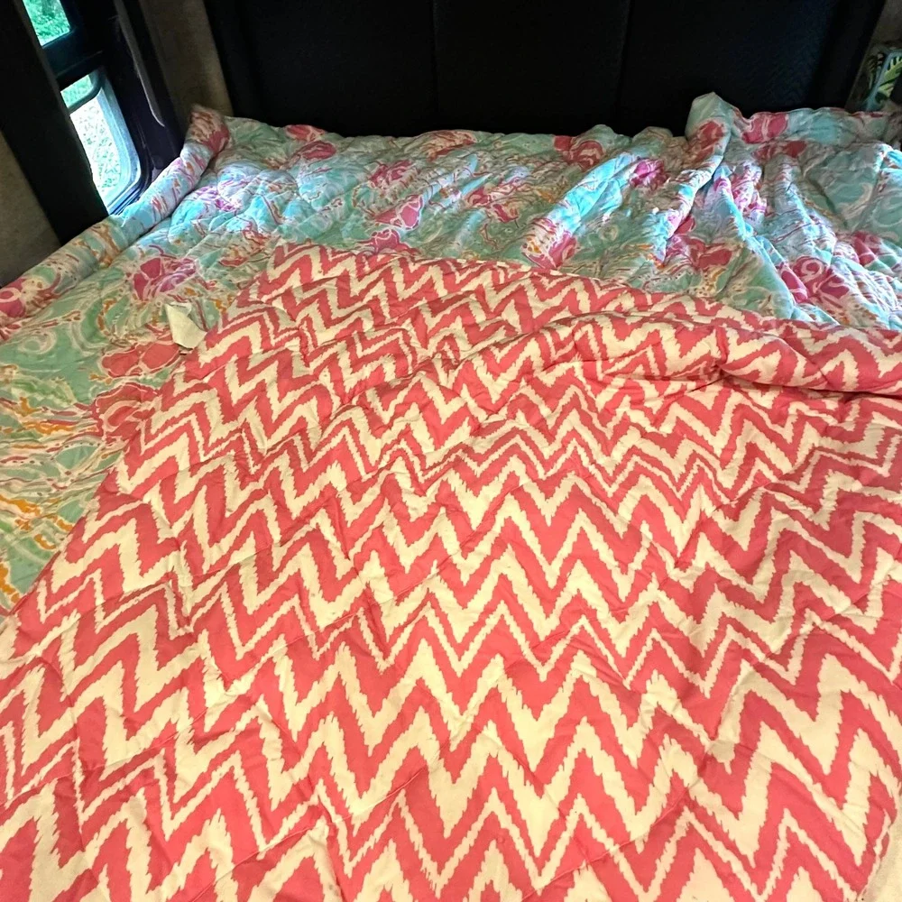 Lilly Pulitzer Garnet Hill Reversible Quilt Comforter Pink Teal Jellyfish 88x90